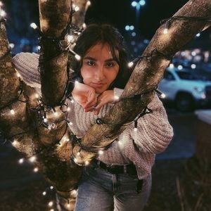 Meet your Posher, Yamile